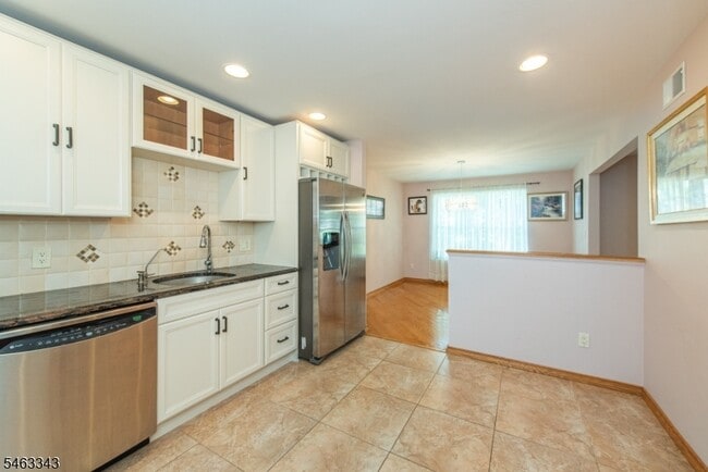 3 Jennifer Dr