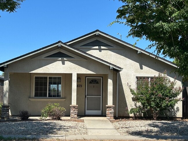 Building Photo - 3 Bed 2 Bath Home near PV High School & Bidwell Park!