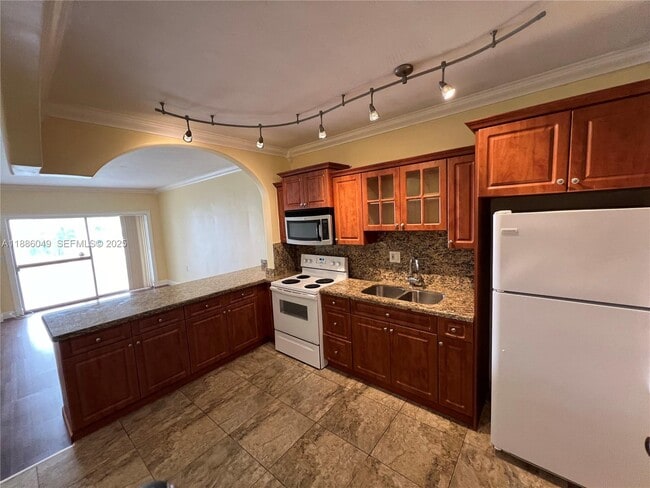 Building Photo - 1600 NE 114th St Unit 307