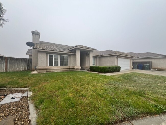 Photo - Beautiful West Side Madera Home