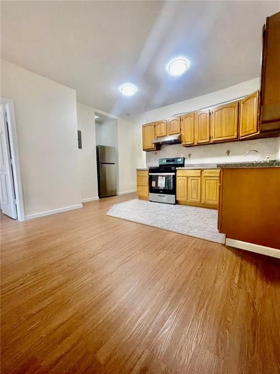 Building Photo - 1643 Bath Ave Unit 3