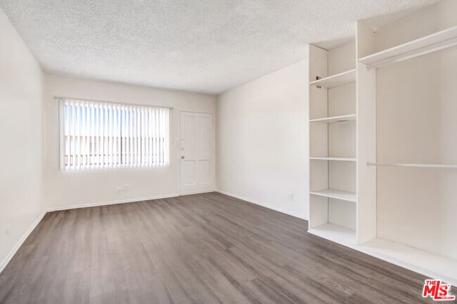 Building Photo - 14108 Doty Ave Rental