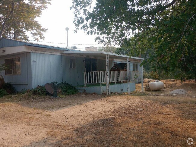 Building Photo - Red horse front house