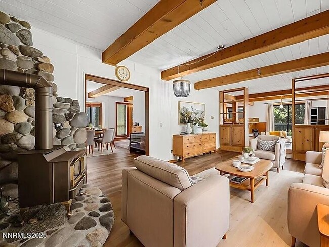 Building Photo - 445 Country Club Dr