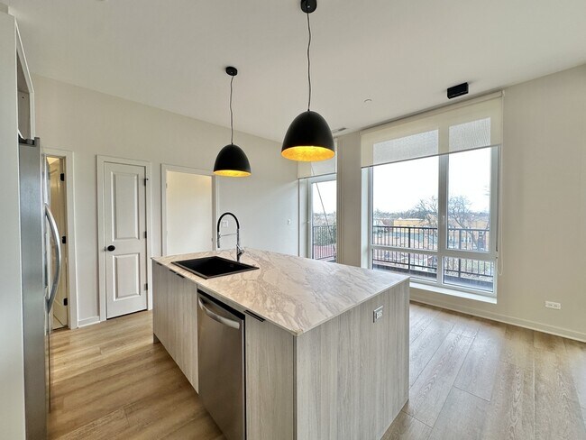 Photo - 3207 N Narragansett Ave Unit 103