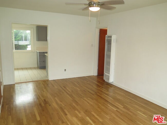 Photo - 2221 Ocean Park Blvd Unit 5