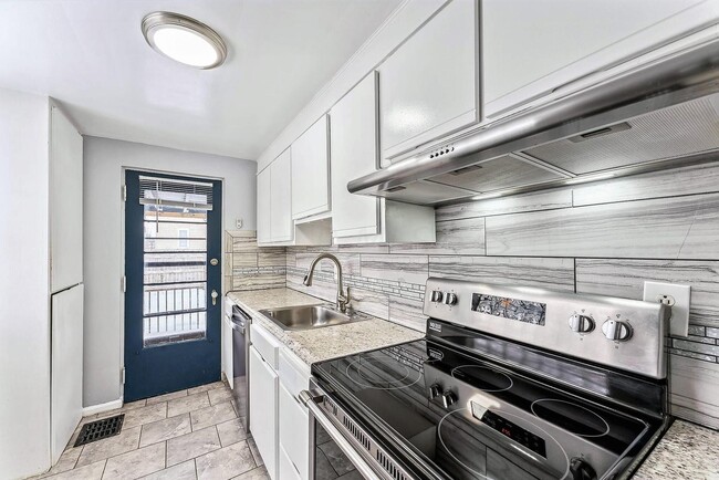 Photo - 672 Sheridan Ave