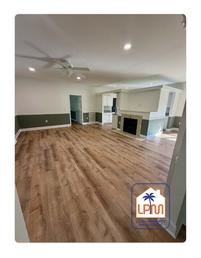 Spacious 3-Bed Retreat with Granite Kitchen & Cozy Fireplace