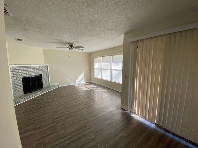 Photo - 201 Westbrooke Court #11 (Westbrooke Townhomes)