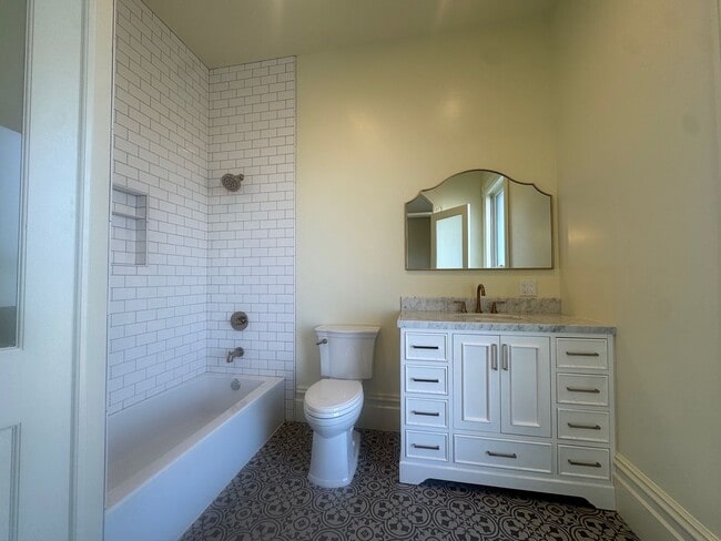 Photo - 14th &amp; B Unidad 1405 B ST