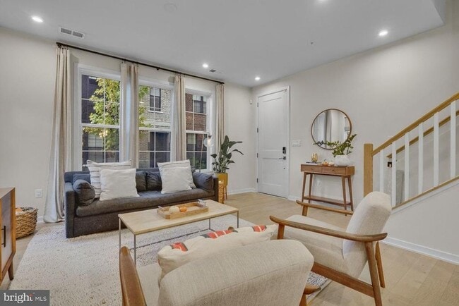 Photo - 7436 Backett Wood Ter