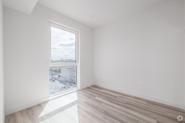 2BR, 2BA - 800SF - Bedroom