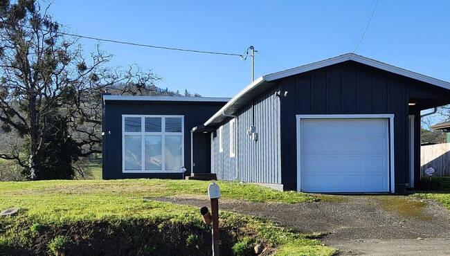 Cute 2 Bedroom with River Views! - Cute 2 Bedroom with River Views! House