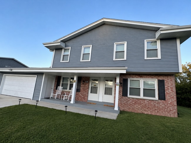 Building Photo - 9045 S Chicago Ct