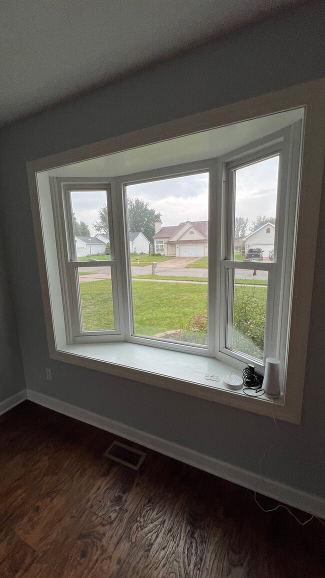 Photo - 4590 Doncaster Ave