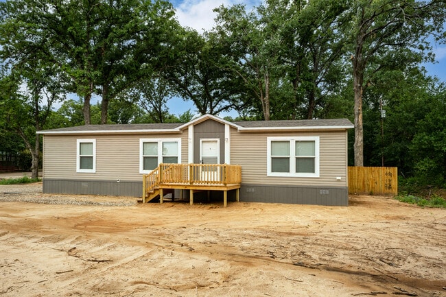 Building Photo - 204 Wildflower Drive