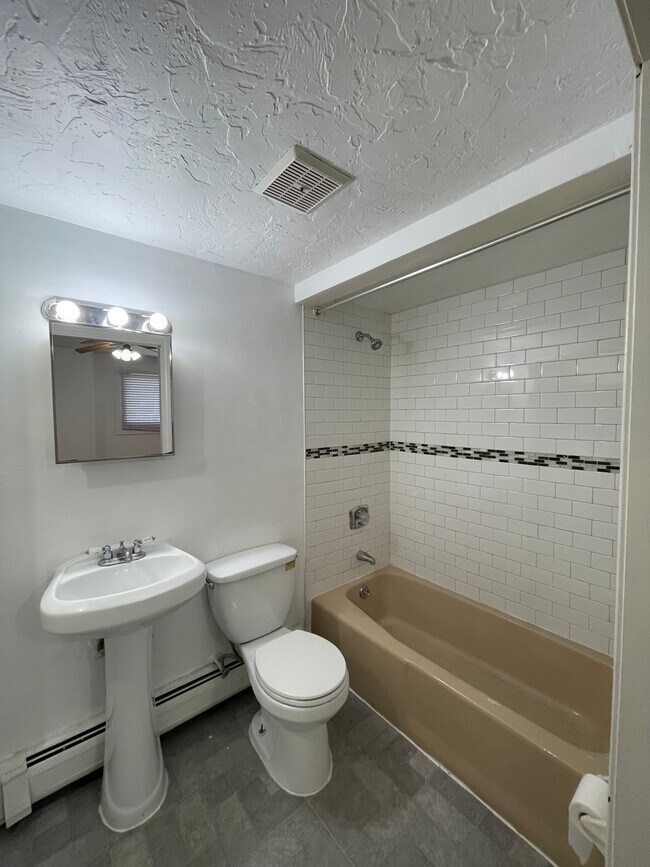 Photo - 195 Maverick St Unit 1