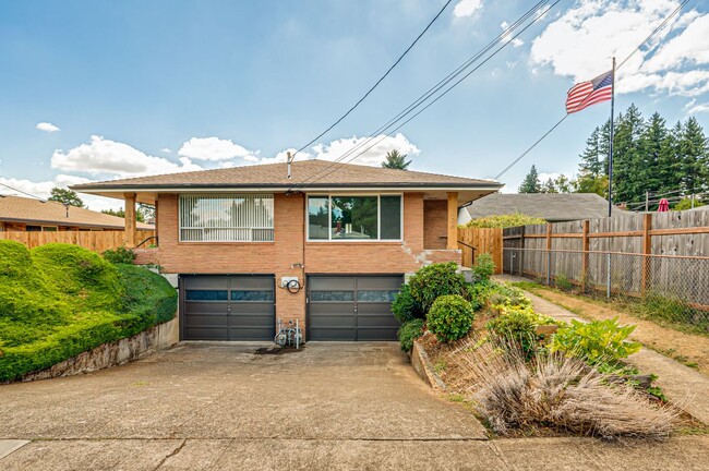 Building Photo - 626 NE 19th Ave