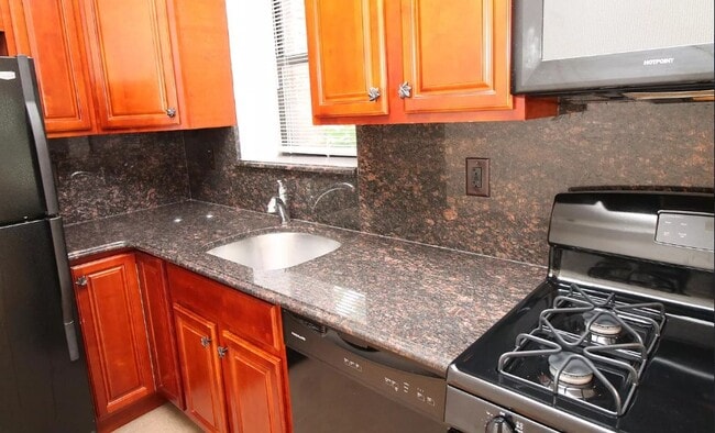 Photo - 215 Woodward St Unit 8