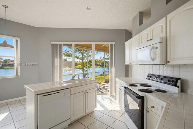 Photo - 575 SE 29th Dr