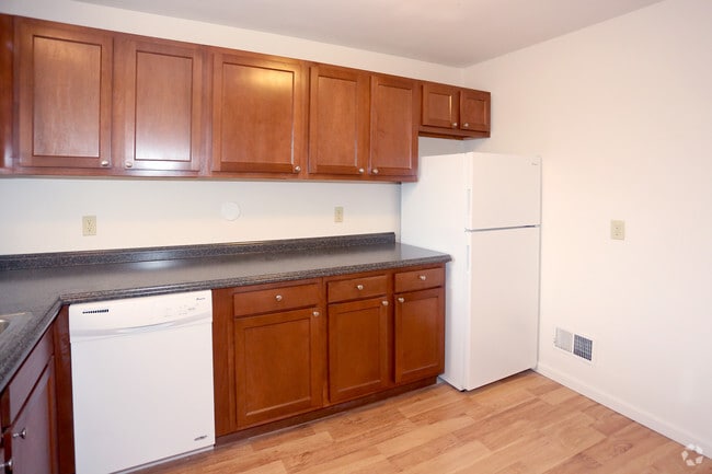 2BA, 1BA - 850 SF