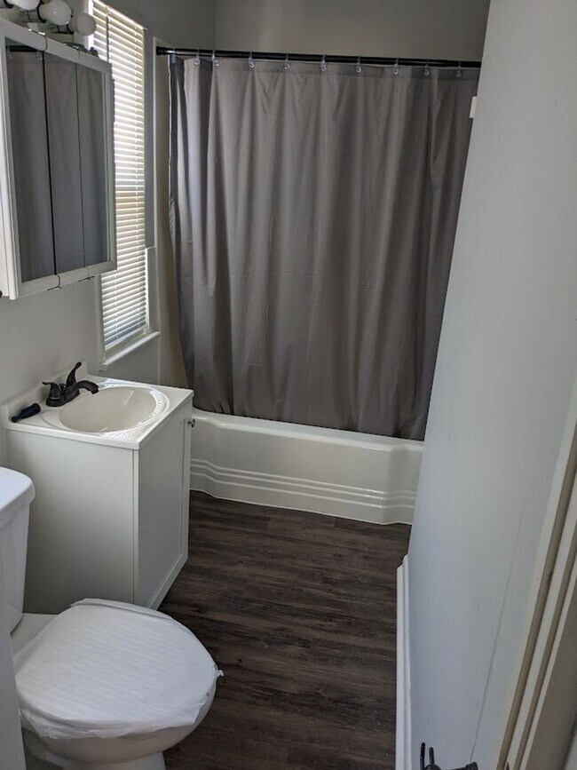 Photo - 92 S Walnut St Unit Apt 2