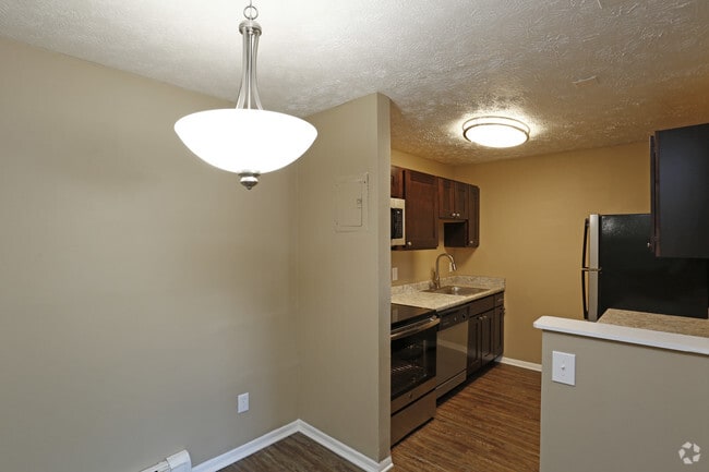 2BR, 1 BA - 900 SF