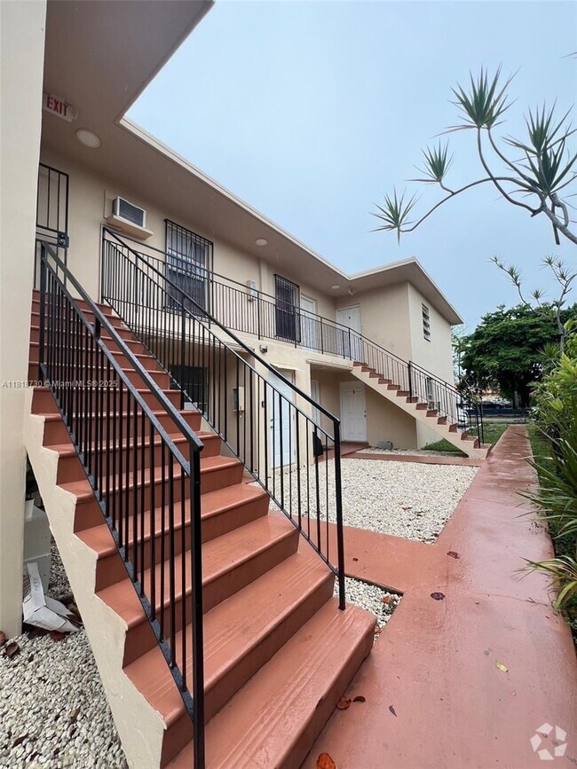 Building Photo - 1619 NW 1st St Unit 6 Rental