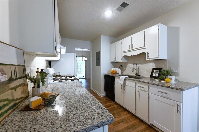 Photo - 1697 Cedar Bluff Way