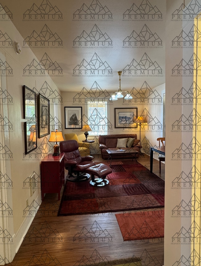 Building Photo - 1006 E 2nd St Unit #3