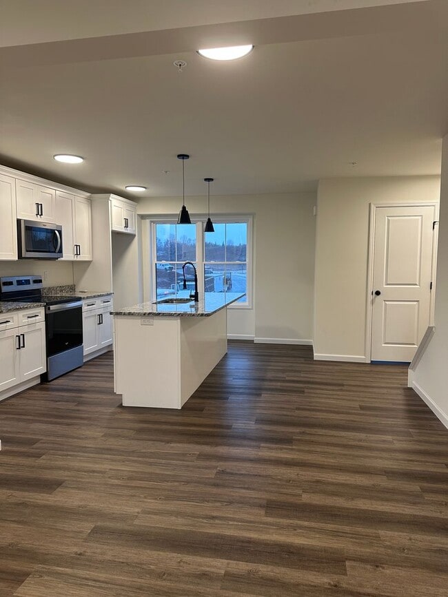 Photo - Beautiful Townhouse Available in York