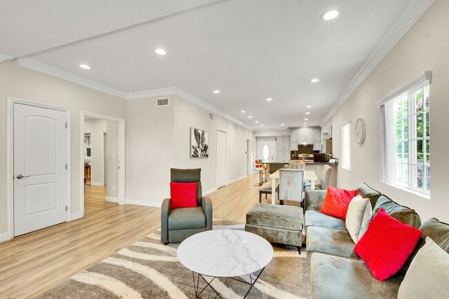 Photo - 1826 N Berendo St