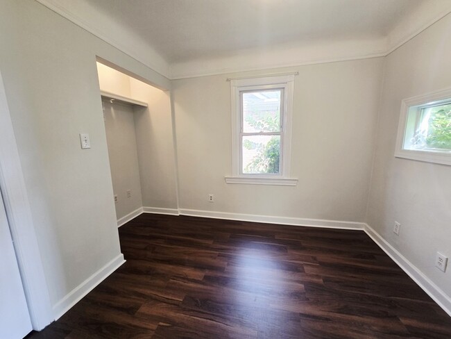 Photo - 1037 Birchwood Ave