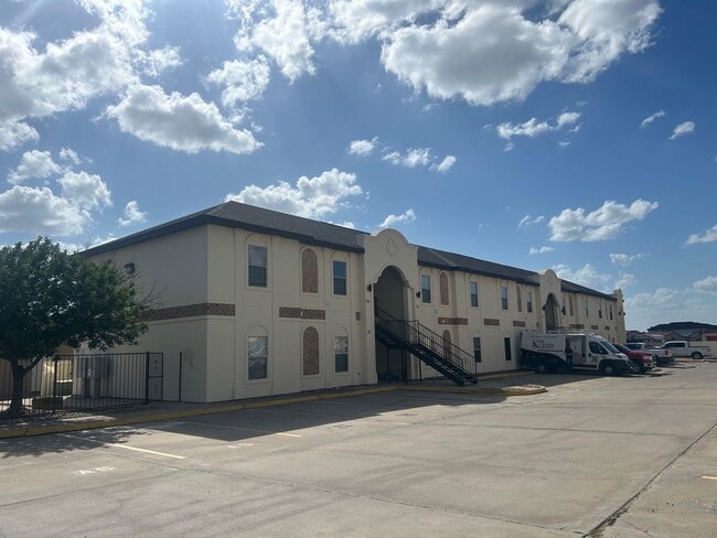 Building Photo - 3664 E Del Mar Blvd Unit 2A