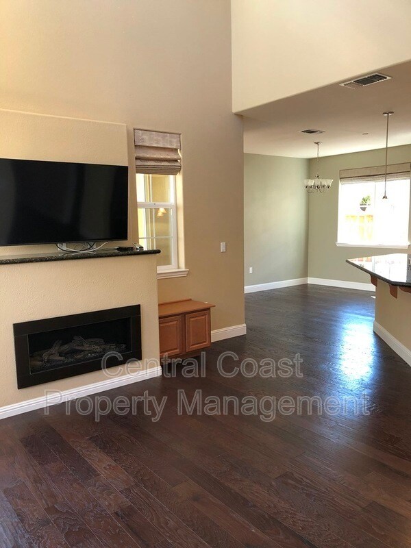 Photo - 18023 McDowell St