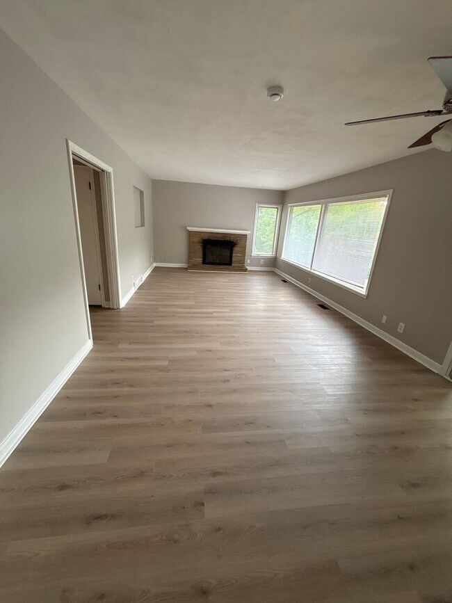 Photo - Spacious 4 bedroom 1 bathroom single family home