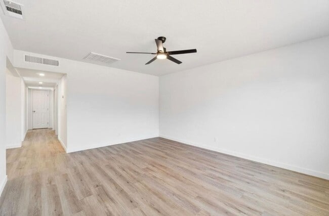 Photo - 934 W Alamos Ave