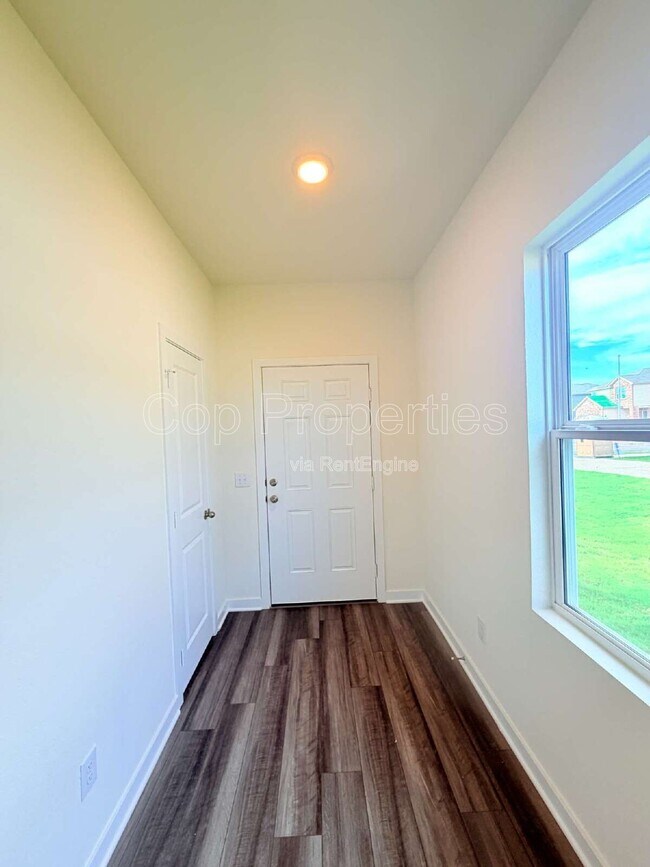 Photo - 10219 Pine River Dr