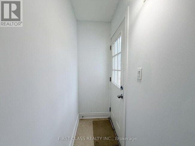 Photo - 2081 Metro Rd N