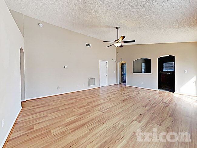 Photo - 4303 Hanging Moss Dr House