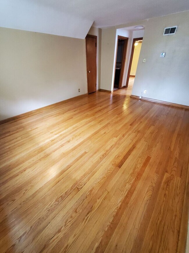 Photo - 3332/3334 S. Springfield Ave. (Duplex) Unit 3334 Upper