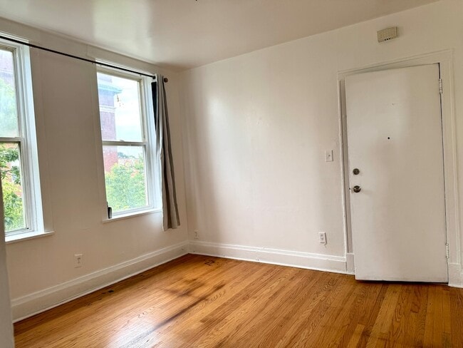 Photo - 1553 N Monticello Ave Unit 3