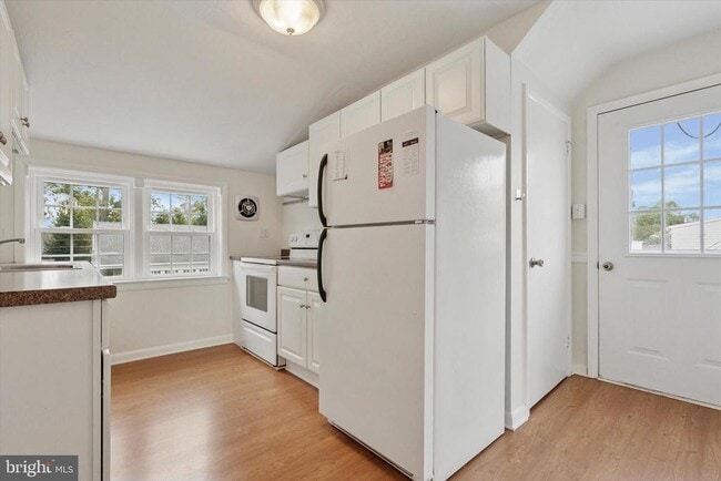 Photo - 607 Monument Ave