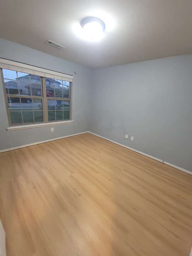 Photo - 904 SW Green World St