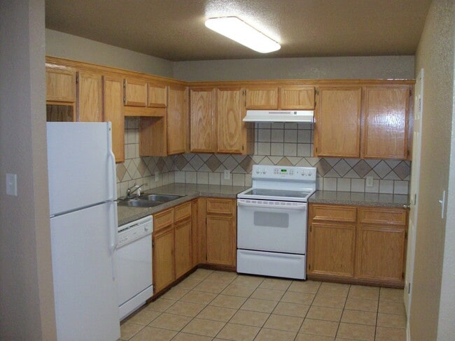 Photo - Spacious Duplex for Rent – Close to Clear ...