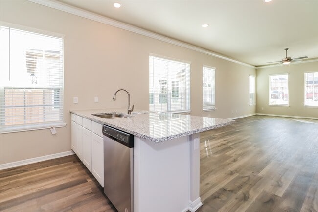 Photo - 9845 Crescent Cove Dr