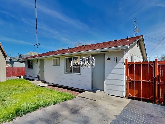 Photo - $250 Off First Month's Rent! Easy access to Nob Hill Blvd, 16th Ave, and Summitview Ave for commu...