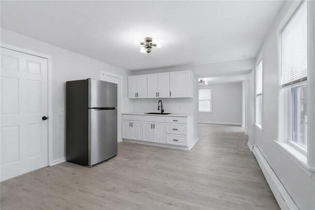 Photo - 92 Sylvian St Unit 1