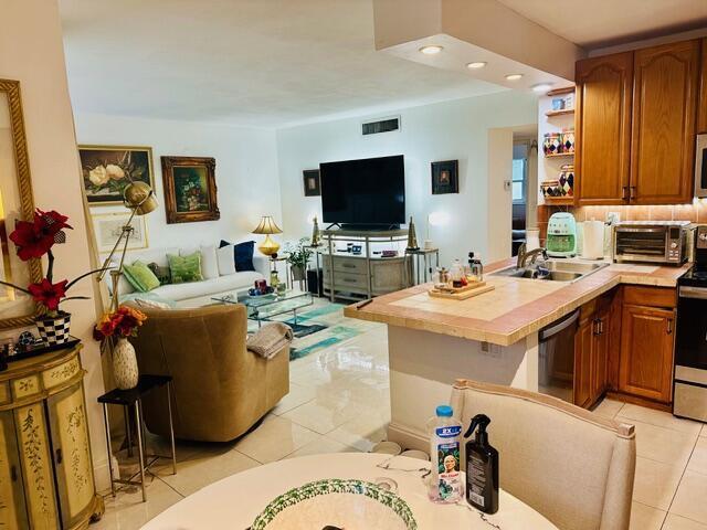 Photo - 1150 NW 30th Ct Unit 203