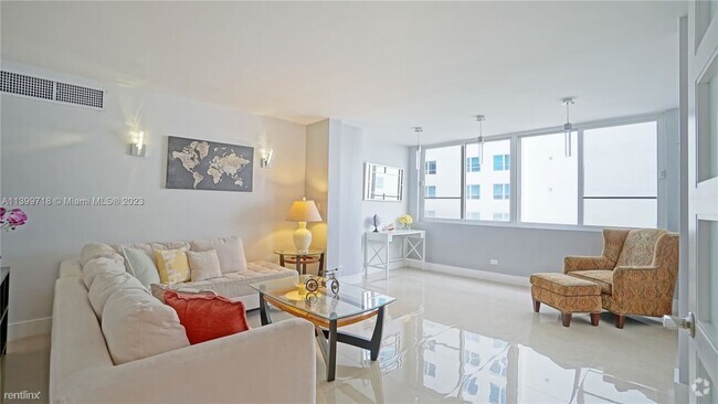 Building Photo - 2 br, 1 bath Condo - 5005 Collins Ave Apt 922 Unit Apt 922